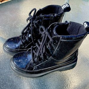 Girls Sz 1 UGG Ashton Lace Up Black Glitter Boots